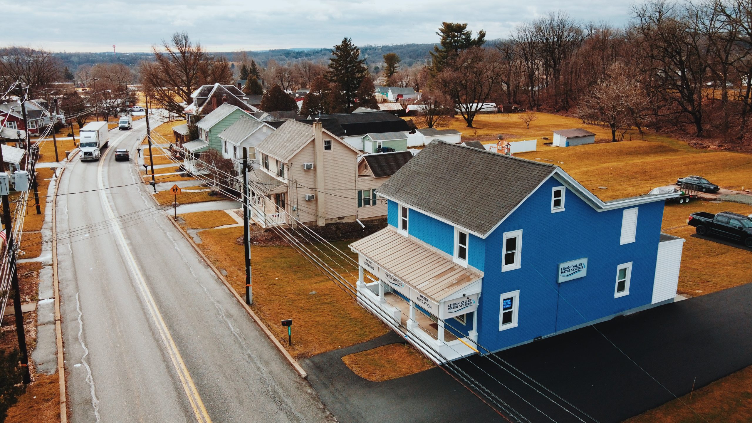 A neighborhood filled with homes